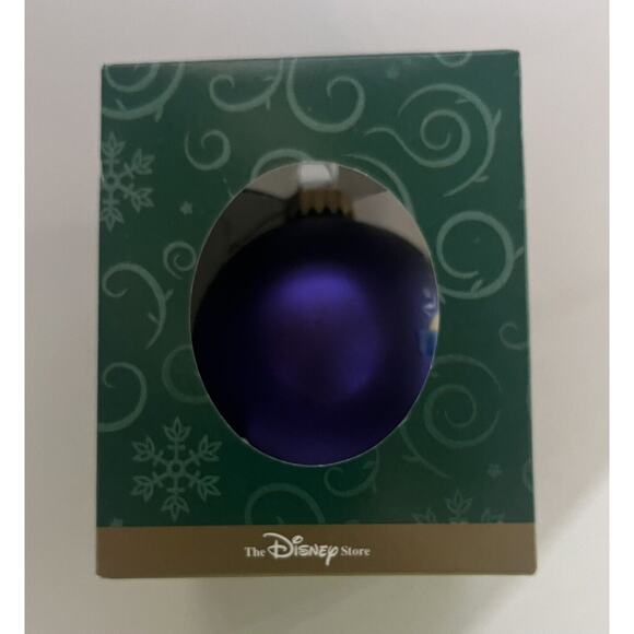 An Enchanted‎ Christmas Disney Store Winnie the Pooh Christmas Ornament - Picture 3 of 5